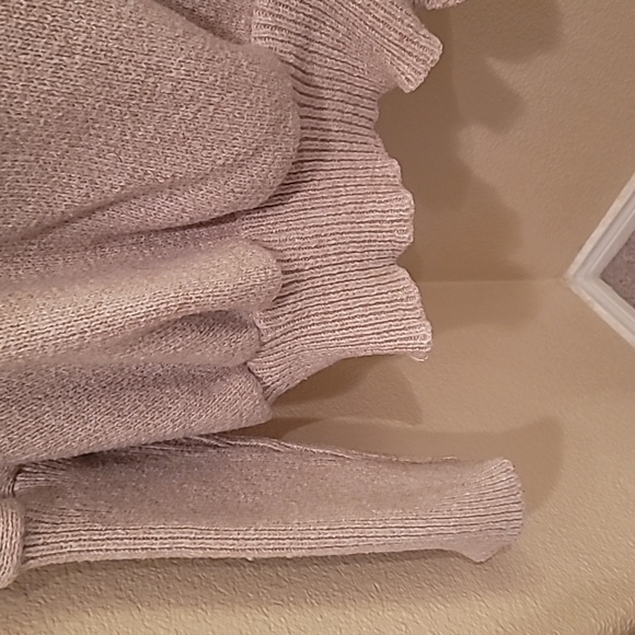 Boat neck or off shoulder sweater 🤎 - Picture 11 of 15